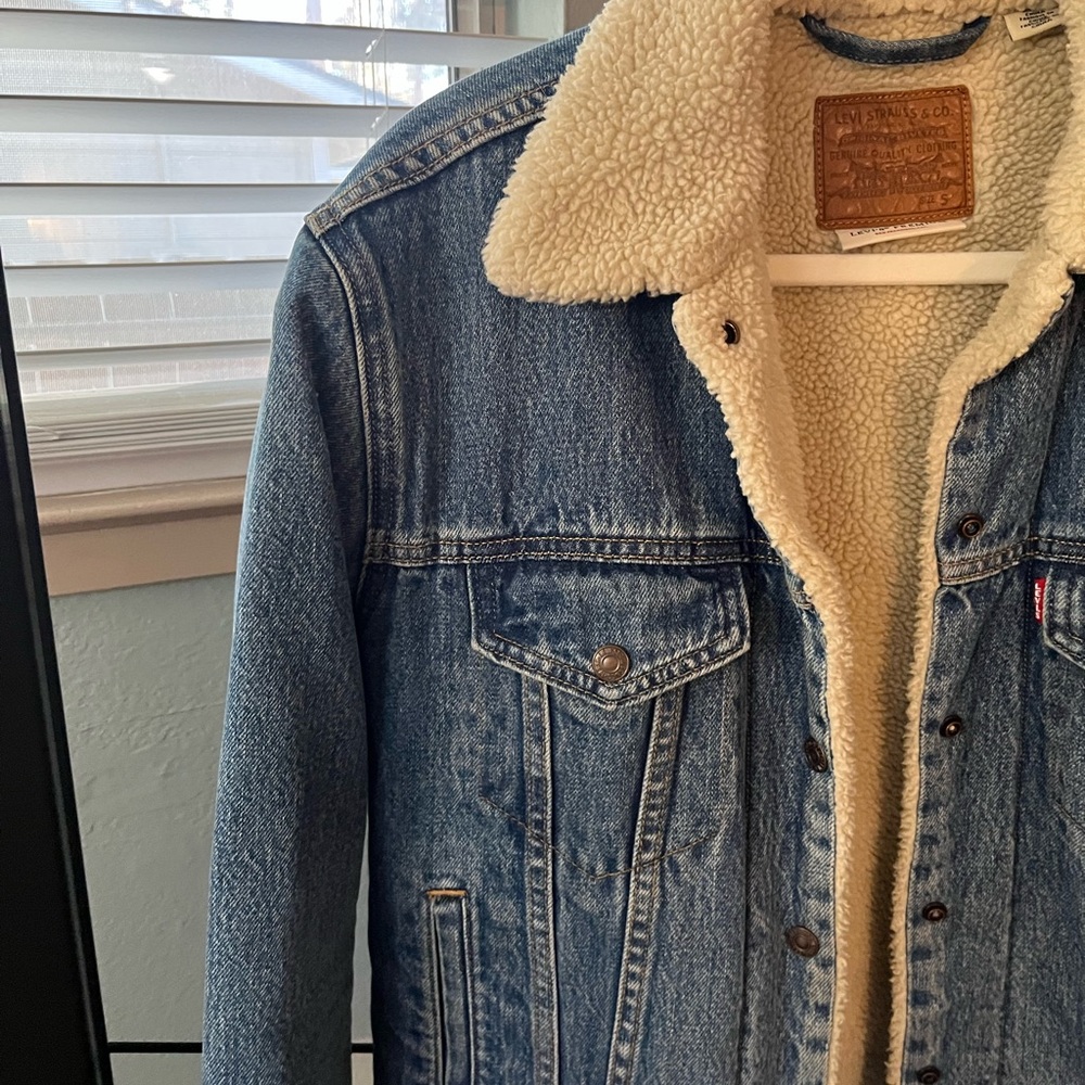 Levi's NWT Blue Denim Sherpa Jacket with Cream Collar - Picture 3 of 4